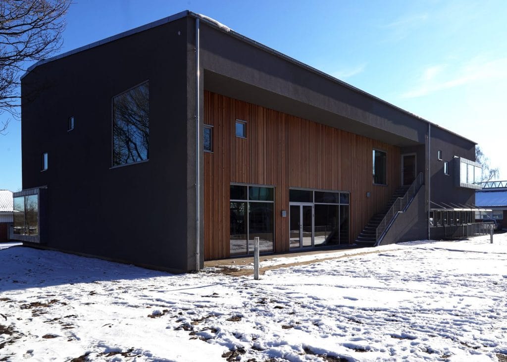 Støvring bibliotek og ungdomshus undenfor